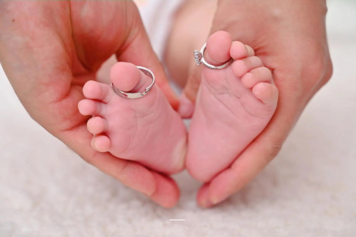 代怀包生男孩医院宝宝多大吃辅食 代怀包生男孩医院宝宝多大吃辅食